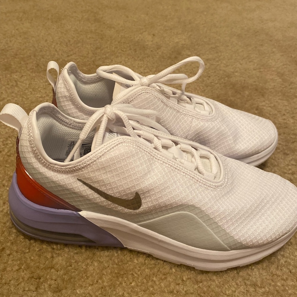 Nike womens air max motion 2